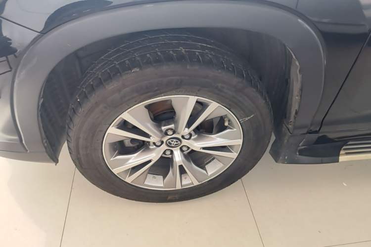 Used Toyota Highlander 2018 2.0T Two-Wheel Drive Elite Version 5 Seats China VI Standard Left Front Wheel Hub