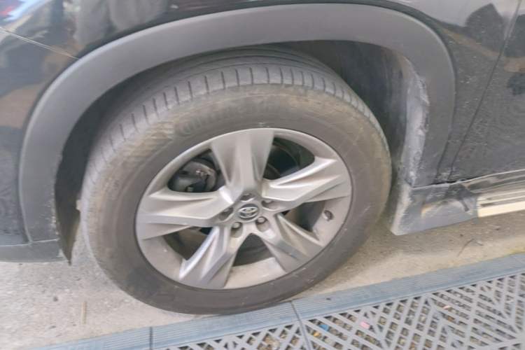 Used Toyota Highlander 2018 2.0T Four-Wheel Drive Prestige Version 7 Seats China VI Standard Left Front Wheel Hub