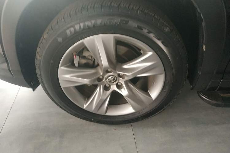 Used Toyota Highlander 2018 2.0T Four-Wheel Drive Luxury Edition 7 Seats China V Emission Standard Left Front Wheel Hub