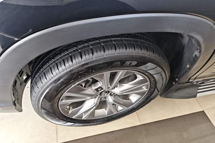 Used Toyota Highlander 2018 2.0T Two-Wheel Drive Elite Version 5 Seats China VI Standard Left Front Wheel Hub