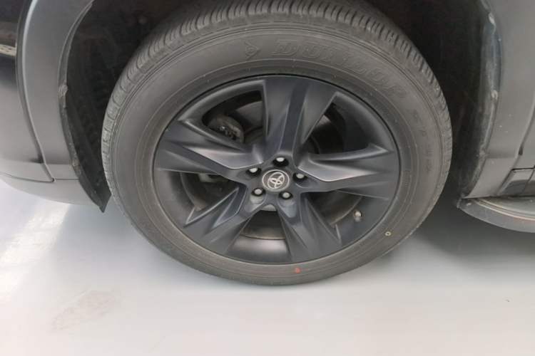 Used Toyota Highlander 2018 2.0T Four-Wheel Drive Knight Edition 7 Seats China VI Standard Left Front Wheel Hub