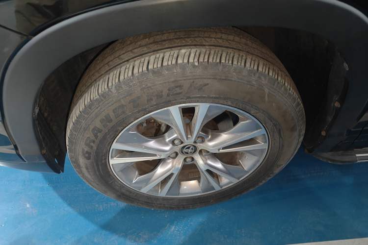 Used Toyota Highlander 2018 2.0T Four-Wheel Drive Elite Edition 7 Seats China V Standard Left Front Wheel Hub