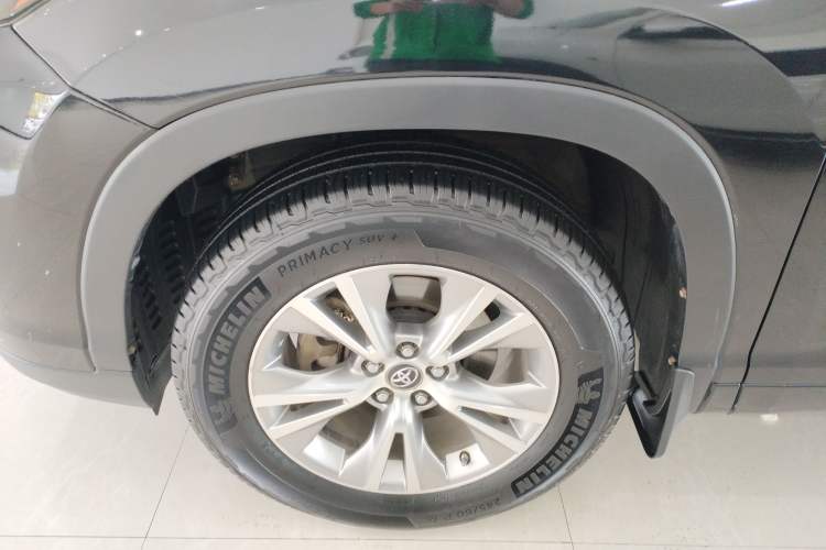 Used Toyota Highlander 2018 2.0T Four-Wheel Drive Elite Edition 7 Seats China V Standard Left Front Wheel Hub
