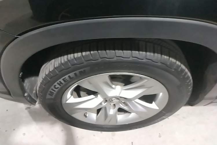 Used Toyota Highlander 2018 2.0T Four-Wheel Drive Prestige Version 7 Seats China VI Standard Left Front Wheel Hub