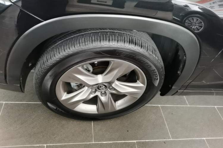 Used Toyota Highlander 2018 2.0T Four-Wheel Drive Prestige Version 7 Seats China VI Standard Left Front Wheel Hub