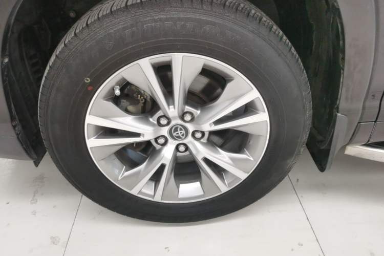 Used Toyota Highlander 2018 2.0T Four-Wheel Drive Elite Edition 7 Seats China V Standard Left Front Wheel Hub