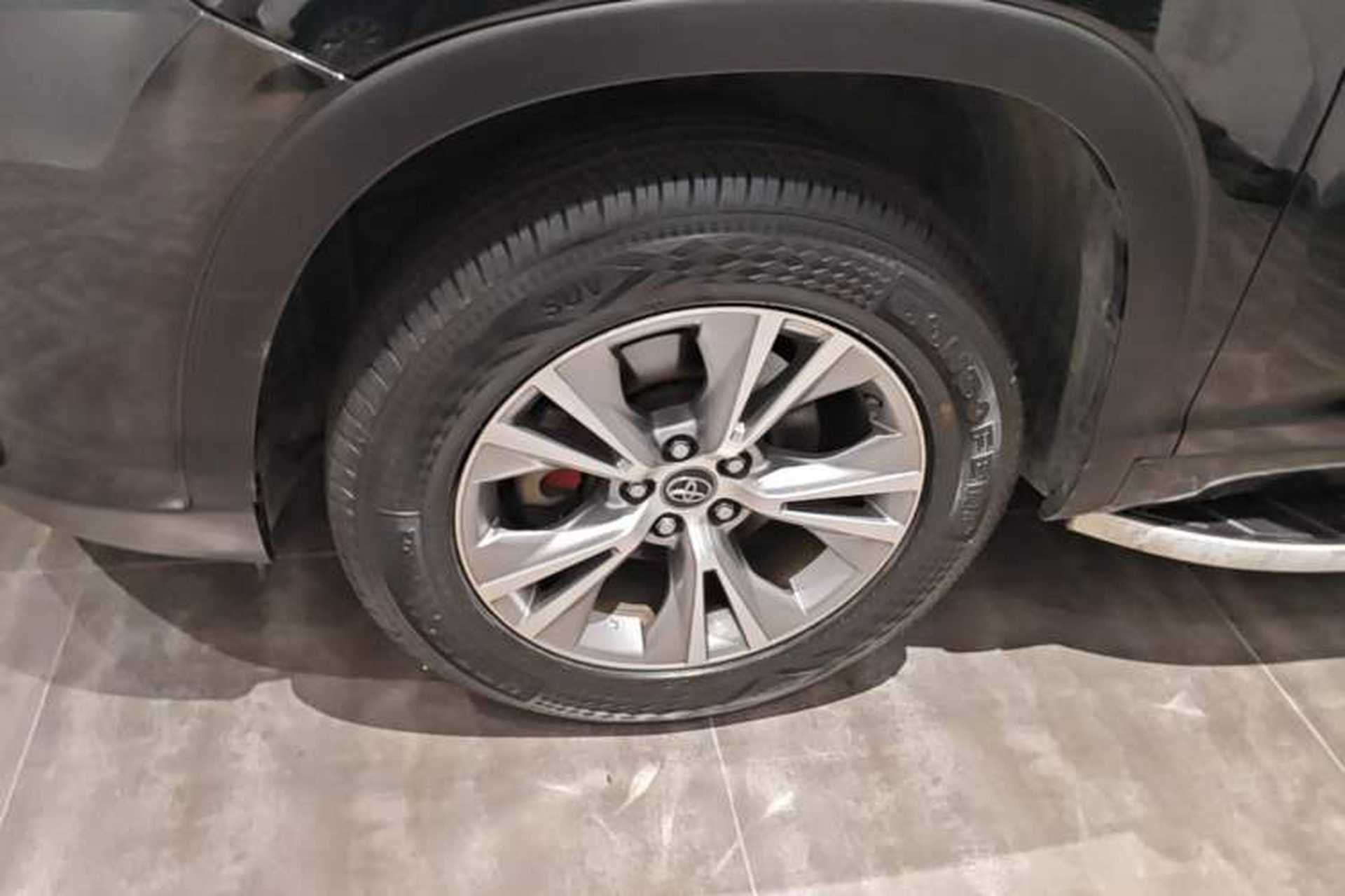 Used Toyota Highlander 2018 2.0T Two-Wheel Drive Elite Version 5 Seats China VI Standard Left Front Wheel Hub