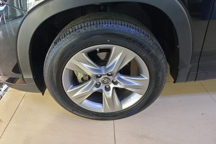 Used Toyota Highlander 2018 2.0T Four-Wheel Drive Luxury Version 7 Seats China VI Standard Left Front Wheel Hub