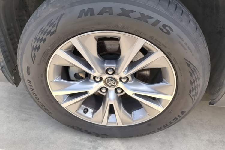 Used Toyota Highlander 2018 2.0T Two-Wheel Drive Elite Version 5 Seats China VI Standard Left Front Wheel Hub