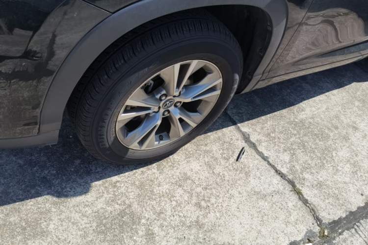 Used Toyota Highlander 2018 2.0T Two-Wheel Drive Elite Version 5 Seats China VI Standard Left Front Wheel Hub
