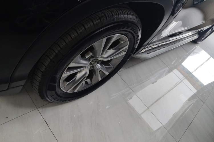 Used Toyota Highlander 2018 2.0T Four-Wheel Drive Elite Edition 7 Seats China VI Standard Left Front Wheel Hub