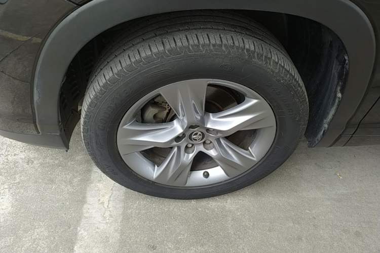 Used Toyota Highlander 2018 2.0T Four-Wheel Drive Luxury Edition 7 Seats China V Emission Standard Left Front Wheel Hub