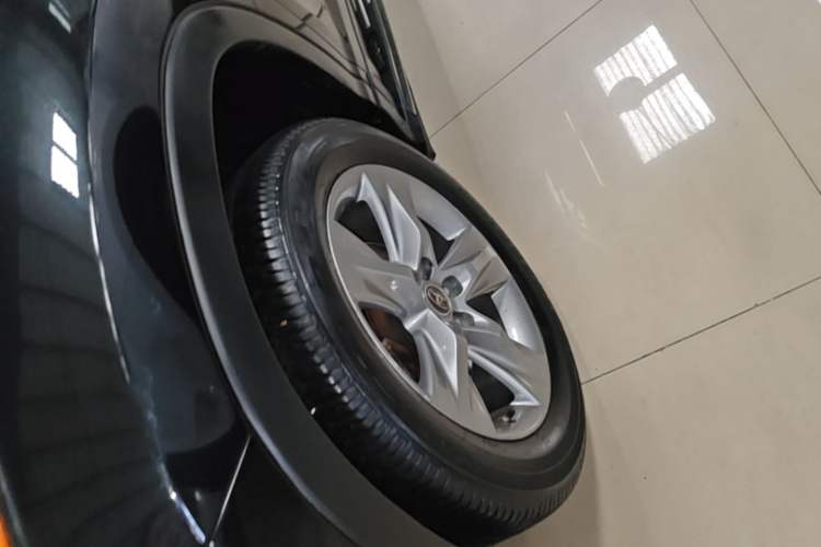 Used Toyota Highlander 2018 2.0T Four-Wheel Drive Luxury Version 7 Seats China VI Standard Left Front Wheel Hub