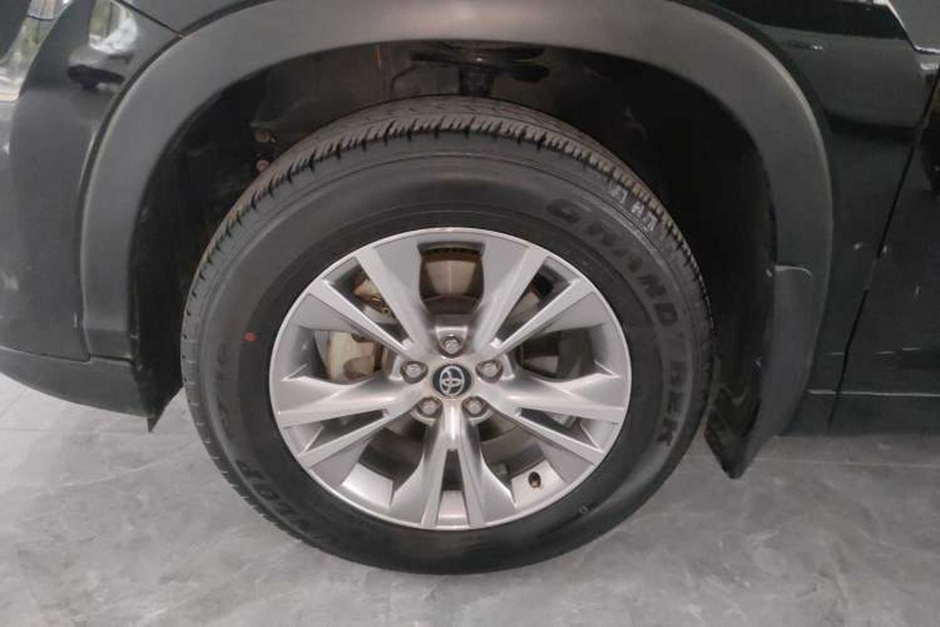 Used Toyota Highlander 2018 2.0T Four-Wheel Drive Elite Edition 7 Seats China V Standard Left Front Wheel Hub
