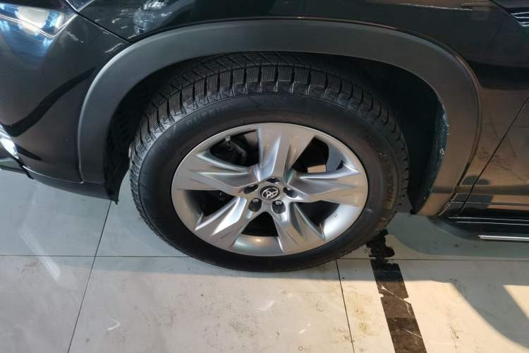 Used Toyota Highlander 2018 2.0T Four-Wheel Drive Luxury Edition 7 Seats China V Emission Standard Left Front Wheel Hub