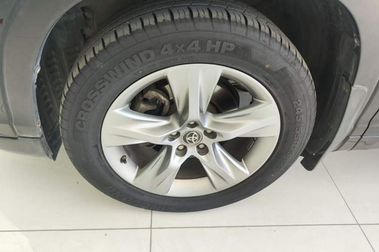 Used Toyota Highlander 2018 2.0T Four-Wheel Drive Prestige Version 7 Seats China V Emission Standard Left Front Wheel Hub