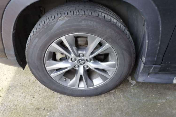Used Toyota Highlander 2018 2.0T Four-Wheel Drive Elite Edition 7 Seats China VI Standard Left Front Wheel Hub