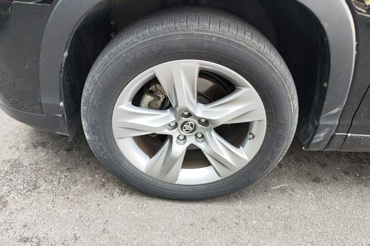 Used Toyota Highlander 2018 2.0T Four-Wheel Drive Ultimate Edition 7-Seater Emission Standard China V Left Front Wheel Hub