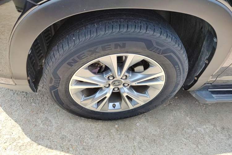 Used Toyota Highlander 2018 2.0T Four-Wheel Drive Elite Edition 7 Seats China VI Standard Left Front Wheel Hub