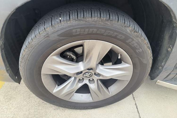 Used Toyota Highlander 2018 2.0T Four-Wheel Drive Luxury Version 7 Seats China VI Standard Left Front Wheel Hub