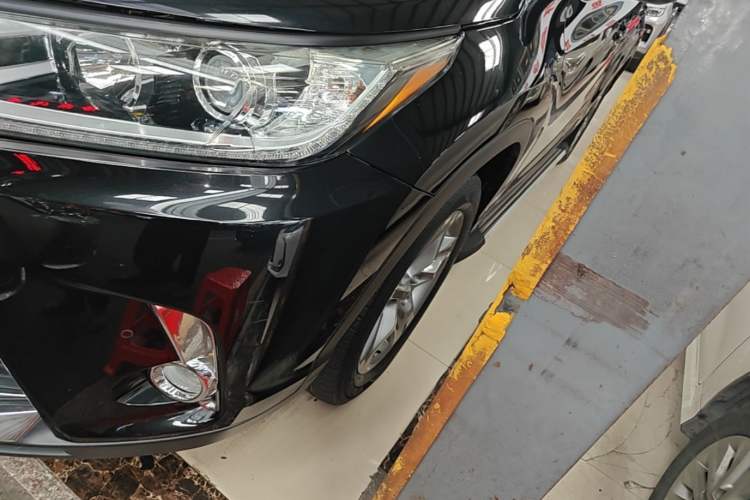 Used Toyota Highlander 2018 2.0T Four-Wheel Drive Luxury Edition 7 Seats China V Emission Standard Left Front Wheel Hub