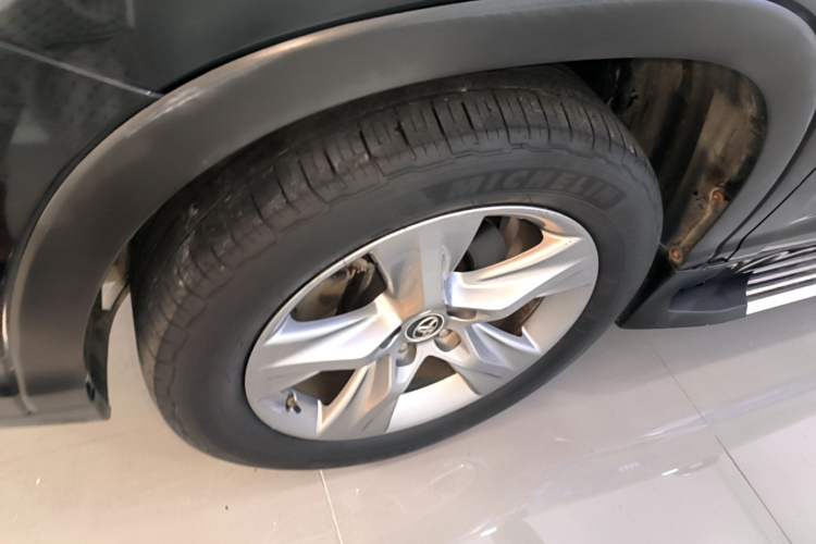 Used Toyota Highlander 2018 2.0T Four-Wheel Drive Luxury Edition 7 Seats China V Emission Standard Left Front Wheel Hub