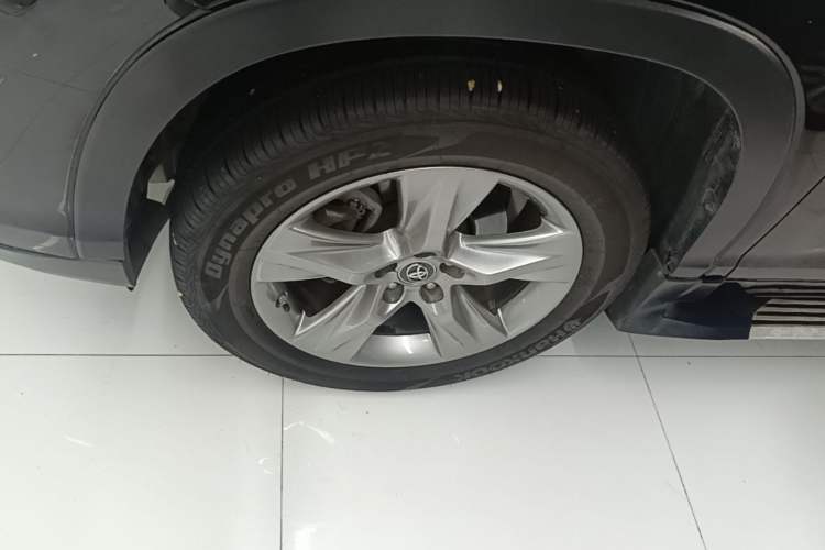 Used Toyota Highlander 2018 2.0T Two-Wheel Drive Luxury Edition 7 Seats China VI Standard Left Front Wheel Hub