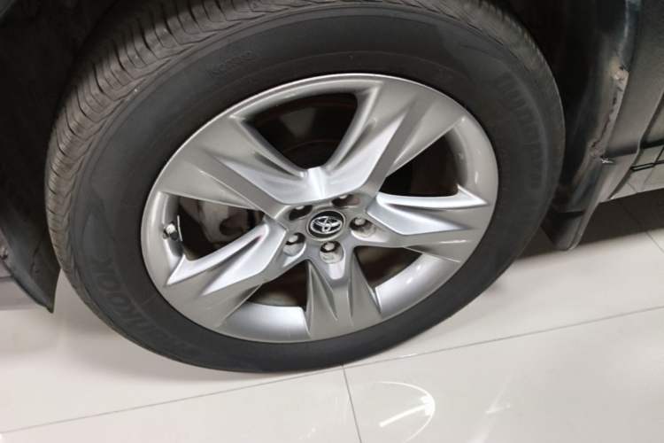 Used Toyota Highlander 2018 2.0T Four-Wheel Drive Luxury Version 7 Seats China VI Standard Left Front Wheel Hub