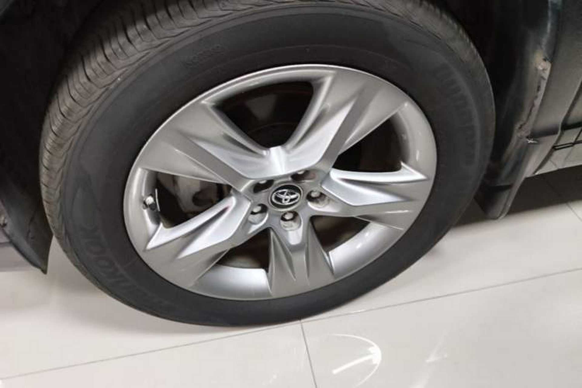 Used Toyota Highlander 2018 2.0T Four-Wheel Drive Luxury Version 7 Seats China VI Standard Left Front Wheel Hub