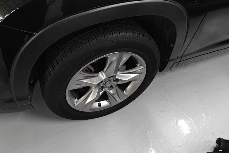 Used Toyota Highlander 2018 2.0T Four-Wheel Drive Prestige Version 7 Seats China VI Standard Left Front Wheel Hub