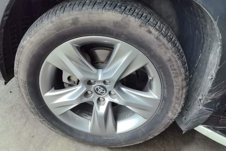 Used Toyota Highlander 2018 2.0T Four-Wheel Drive Luxury Version 7 Seats China VI Standard Left Front Wheel Hub