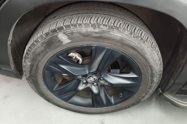 Used Toyota Highlander 2018 2.0T Four-Wheel Drive Knight Edition 7 Seats China VI Standard Left Front Wheel Hub