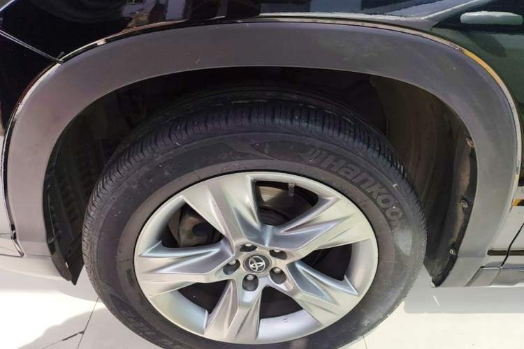 Used Toyota Highlander 2018 2.0T Four-Wheel Drive Luxury Version 7 Seats China VI Standard Left Front Wheel Hub