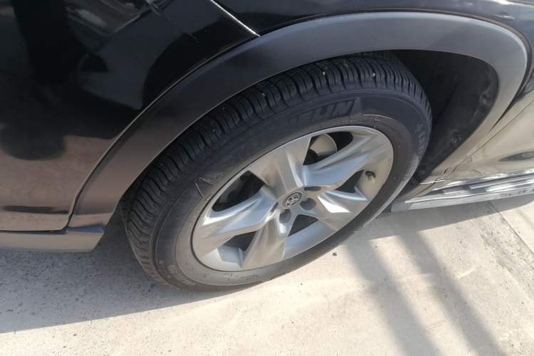 Used Toyota Highlander 2018 2.0T Four-Wheel Drive Luxury Version 7 Seats China VI Standard Left Front Wheel Hub
