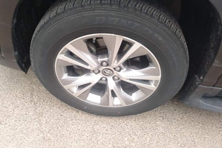 Used Toyota Highlander 2018 2.0T Four-Wheel Drive Elite Edition 7 Seats China VI Standard Left Front Wheel Hub