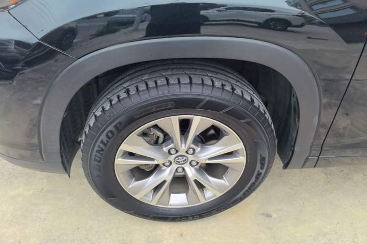 Used Toyota Highlander 2018 2.0T Two-Wheel Drive Elite Version 5 Seats China VI Standard Left Front Wheel Hub
