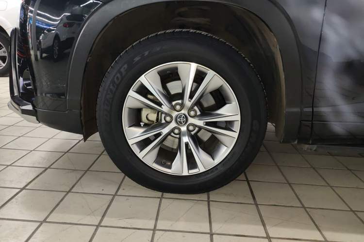 Used Toyota Highlander 2018 2.0T Four-Wheel Drive Elite Edition 7 Seats China VI Standard Left Front Wheel Hub
