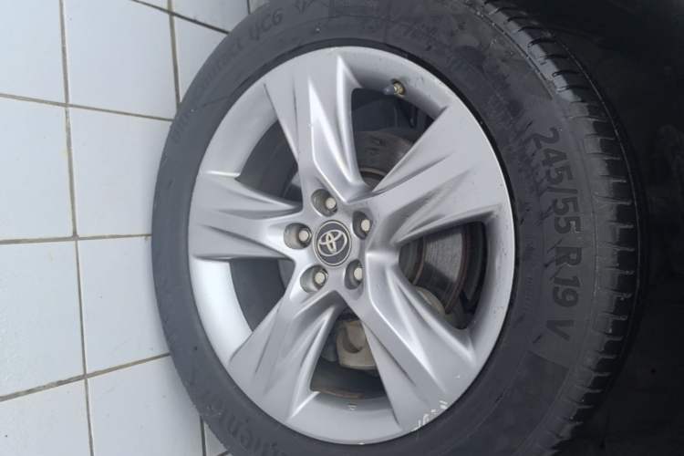 Used Toyota Highlander 2018 2.0T Four-Wheel Drive Ultimate Edition 7-Seater Emission Standard China V Left Front Wheel Hub
