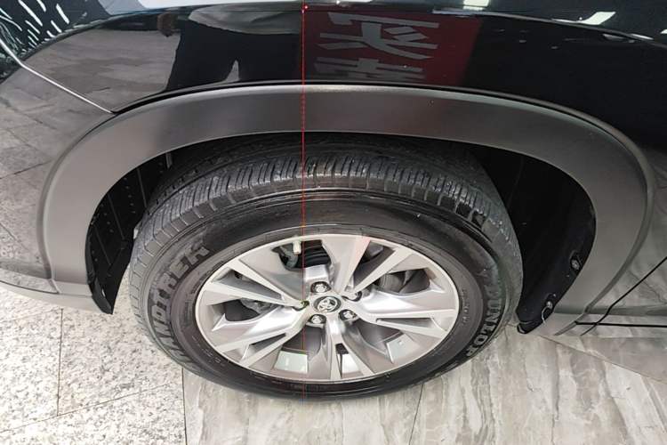 Used Toyota Highlander 2018 2.0T Two-Wheel Drive Elite Edition 7 Seats China VI Standard Left Front Wheel Hub