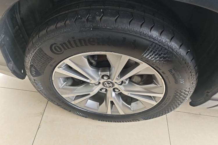 Used Toyota Highlander 2018 2.0T Four-Wheel Drive Elite Edition 7 Seats China V Standard Left Front Wheel Hub