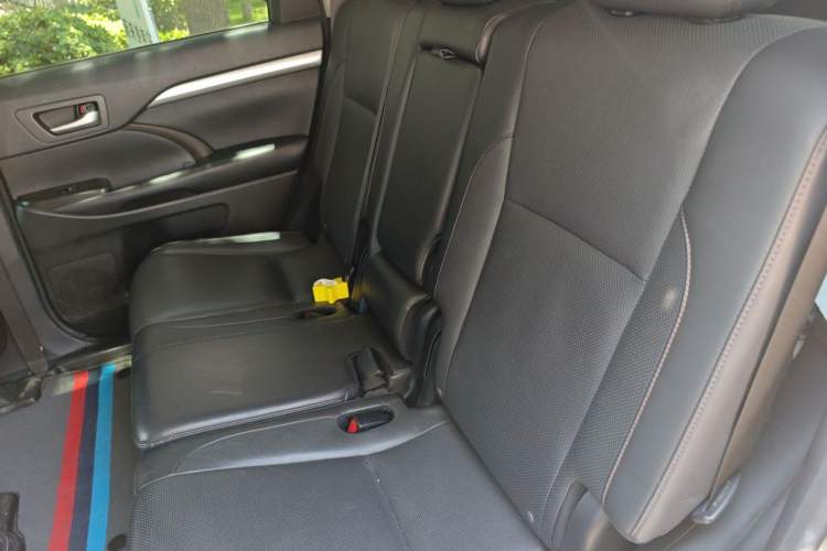 Used Toyota Highlander 2018 2.0T Four-Wheel Drive Luxury Edition 7 Seats China V Emission Standard Left Rear Seat