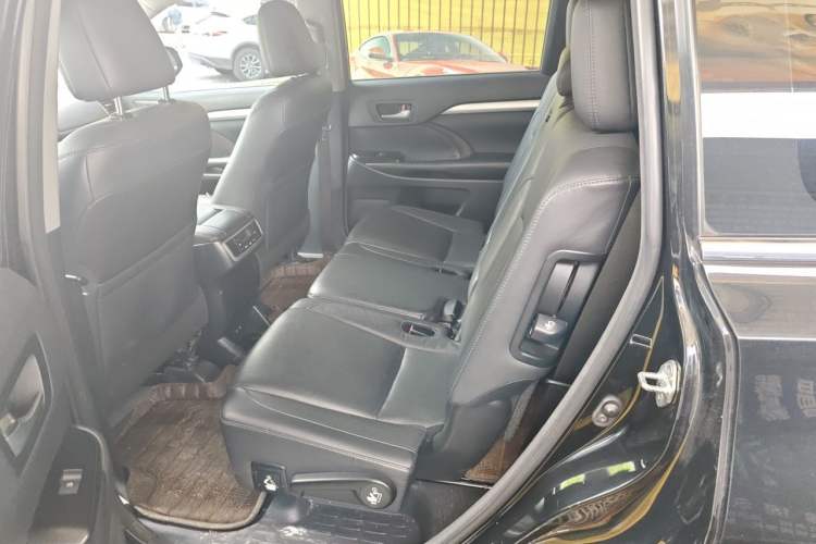 Used Toyota Highlander 2018 2.0T Four-Wheel Drive Luxury Edition 7 Seats China V Emission Standard Left Rear Seat