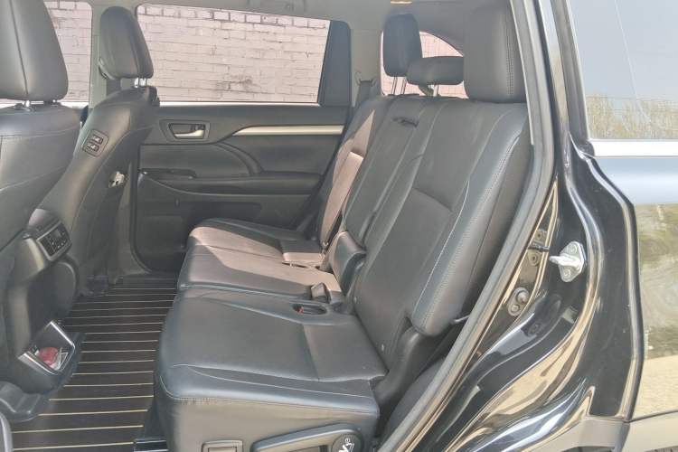 Used Toyota Highlander 2018 2.0T Four-Wheel Drive Luxury Version 7 Seats China VI Standard Left Rear Seat