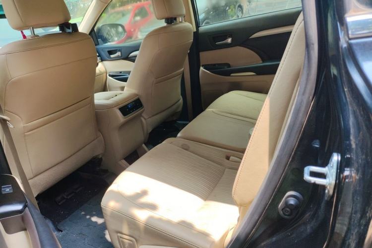 Used Toyota Highlander 2018 2.0T Two-Wheel Drive Elite Edition 7 Seats Emission Standard China V Left Rear Seat