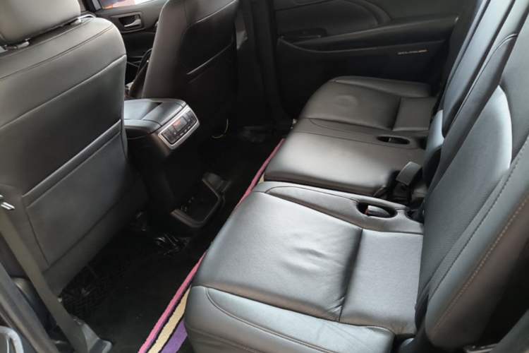 Used Toyota Highlander 2018 2.0T Four-Wheel Drive Luxury Edition 7 Seats China V Emission Standard Left Rear Seat
