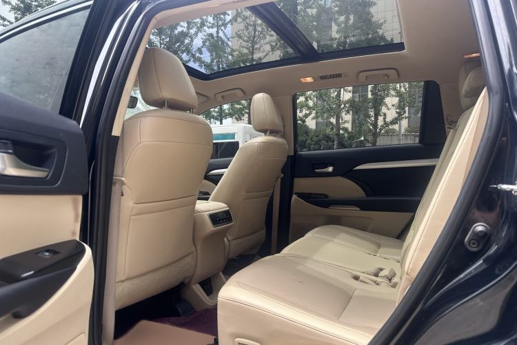 Used Toyota Highlander 2018 2.0T Four-Wheel Drive Luxury Version 7 Seats China VI Standard Left Rear Seat