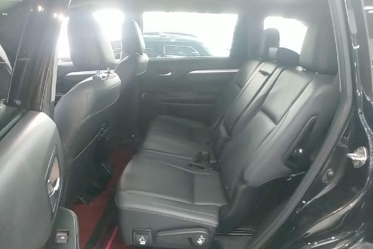 Used Toyota Highlander 2018 2.0T Two-Wheel Drive Luxury Edition 7 Seats China VI Standard Left Rear Seat