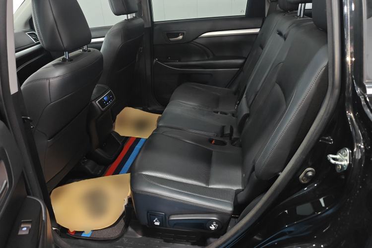 Used Toyota Highlander 2018 2.0T Four-Wheel Drive Luxury Version 7 Seats China VI Standard Left Rear Seat