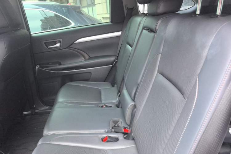 Used Toyota Highlander 2018 2.0T Two-Wheel Drive Luxury Edition 7 Seats China VI Standard Left Rear Seat