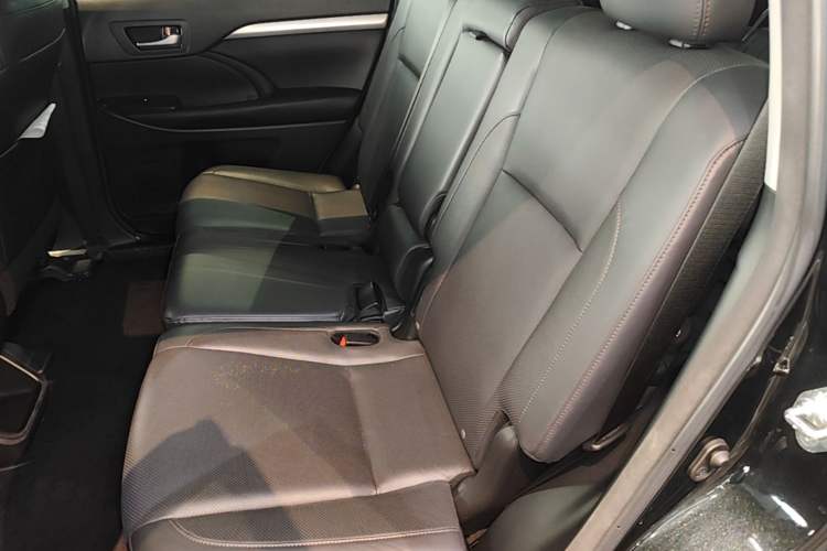 Used Toyota Highlander 2018 2.0T Four-Wheel Drive Luxury Version 7 Seats China VI Standard Left Rear Seat